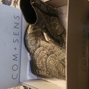 Com + Sens Ankle Boots